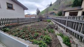 Mals/Planeil: Wohnhaus mit Wirtschaftsgebäude und Garten zu verkaufen