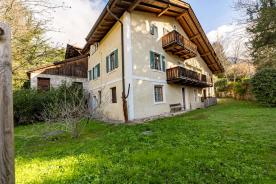 Meran/Obermais: Geschlossener Hof mit ca. 4,8 ha landwirtschaftlichen Grundstücken zu verkaufen