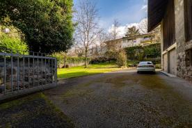 Meran/Obermais: Geschlossener Hof mit ca. 4,8 ha landwirtschaftlichen Grundstücken zu verkaufen