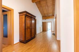 Meran/Obermais: Geschlossener Hof mit ca. 4,8 ha landwirtschaftlichen Grundstücken zu verkaufen