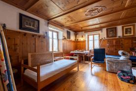 Meran/Obermais: Geschlossener Hof mit ca. 4,8 ha landwirtschaftlichen Grundstücken zu verkaufen