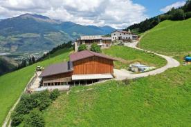Modernisierter geschlossener Hof am Prader Berg in Traumlage zu verkaufen