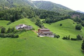Modernisierter geschlossener Hof am Prader Berg in Traumlage zu verkaufen