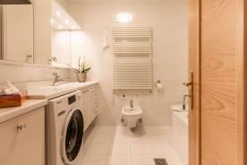 Naturns / Kompatsch: Große 3-Zimmerwohnung mit Balkon und Keller zu verkaufen