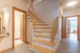Naturns / Kompatsch: Große 3-Zimmerwohnung mit Balkon und Keller zu verkaufen