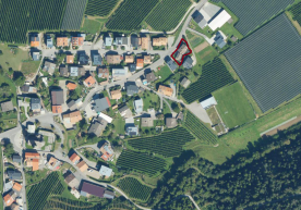 Laas/Tschengls: Freistehendes Wohnhaus mit Scheune und umliegender Grundfläche zu verkaufen
