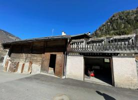 Freistehendes Wohnhaus mit Wirtschaftsgebäude in Taufers im Münstertal zu verkaufen