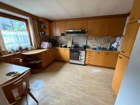 Mals/Burgeis: Wohnhaus mit Wirtschaftsgebäude in ruhiger Lage zu verkaufen Mals/Burgeis: Wohnhaus mit Wirtschaftsgebäude in ruhiger Lage zu verkaufen