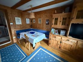 Mals/Burgeis: Wohnhaus mit Wirtschaftsgebäude in ruhiger Lage zu verkaufen Mals/Burgeis: Wohnhaus mit Wirtschaftsgebäude in ruhiger Lage zu verkaufen