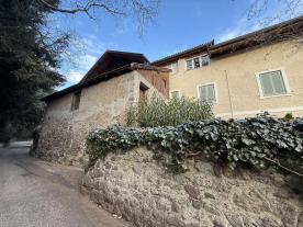 Meran/Obermais: Geschlossener Hof mit ca. 4,8 ha landwirtschaftlichen Grundstücken zu verkaufen