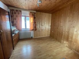Wohneinheit mit Wirtschaftsgebäude und Garten im Zentrum von Mals zu verkaufen