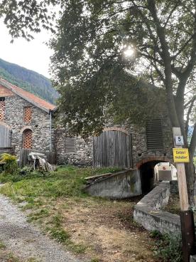 Laas/Tschengls: Wohnhaus mit Wirtschaftsgebäude zu verkaufen