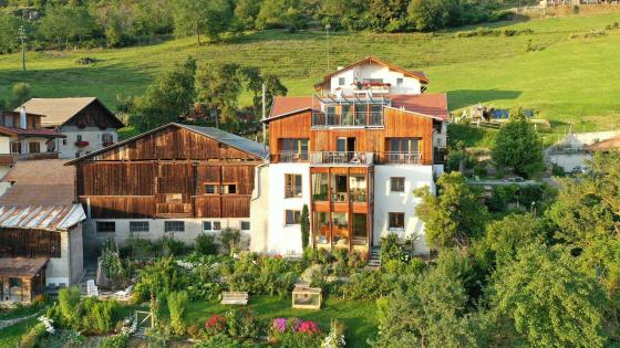 Geschlossener Hof am Schludernser Sonnenberg zu verkaufen Geschlossener Hof am Schludernser Sonnenberg zu verkaufen