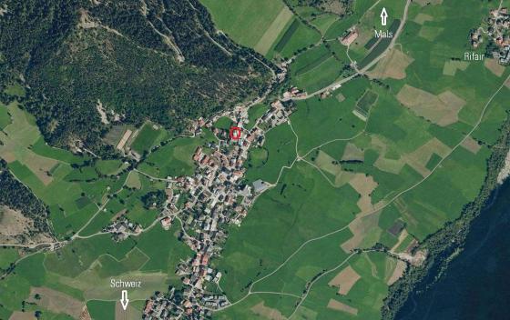 Taufers im Münstertal: Sanierungsbedürftige Wohnhaushälfte in ruhiger Lage zu verkaufen Taufers im Münstertal: Sanierungsbedürftige Wohnhaushälfte in ruhiger Lage zu verkaufen