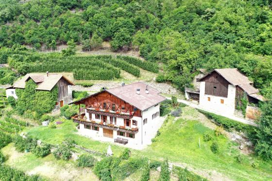 Geschlossener Hof mit Panoramablick in Naturns zu verkaufen Geschlossener Hof mit Panoramablick in Naturns zu verkaufen