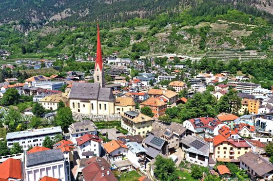 Schlanders Zentrum: Neue 4 – Zimmerwohnung mit Keller und Garagenstellplatz zu verkaufen Schlanders Zentrum: Neue 4 – Zimmerwohnung mit Keller und Garagenstellplatz zu verkaufen