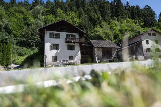 Stilfs: Sanierungsbedürftiges Wohnhaus mit Wirtschaftsgebäude zu verkaufen