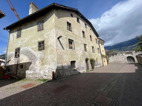 Glurns: Historisches Wohnhaus in der Laubengasse zu verkaufen