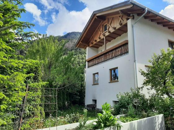 Laas/Tschengls: Freistehendes Wohnhaus mit Scheune und umliegender Grundfläche zu verkaufen Laas/Tschengls: Freistehendes Wohnhaus mit Scheune und umliegender Grundfläche zu verkaufen
