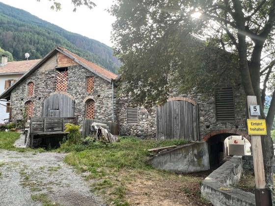 Laas/Tschengls: Wohnhaus mit Wirtschaftsgebäude zu verkaufen Laas/Tschengls: Wohnhaus mit Wirtschaftsgebäude zu verkaufen