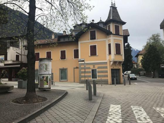 Lana: Wohn- und Geschäftshaus im Zentrum zu verkaufen Lana: Wohn- und Geschäftshaus im Zentrum zu verkaufen