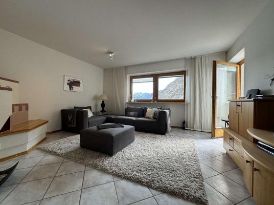 Mals / Schleis: Helle 3-Zimmerwohnung mit Balkon und Garten zu verkaufen Mals / Schleis: Helle 3-Zimmerwohnung mit Balkon und Garten zu verkaufen
