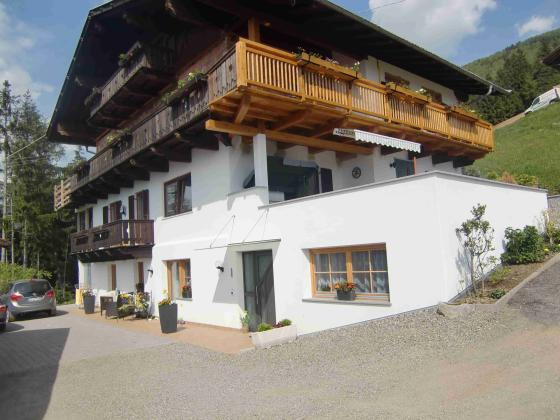 Schöne Wohnung oberhalb von Schenna mit herrlicher Aussicht Schöne Wohnung oberhalb von Schenna mit herrlicher Aussicht