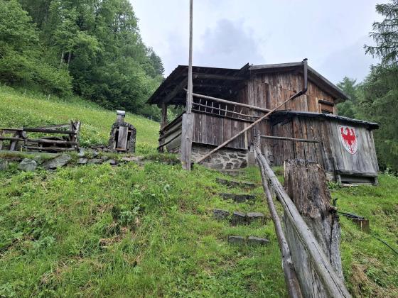Stilfs: Mahdhütte mit umliegender Grundfläche zu verkaufen Stilfs: Mahdhütte mit umliegender Grundfläche zu verkaufen