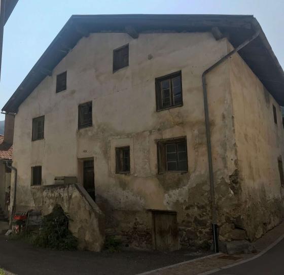 Mals: Wohnhaus mit Wirtschaftsgebäude zu verkaufen Mals
