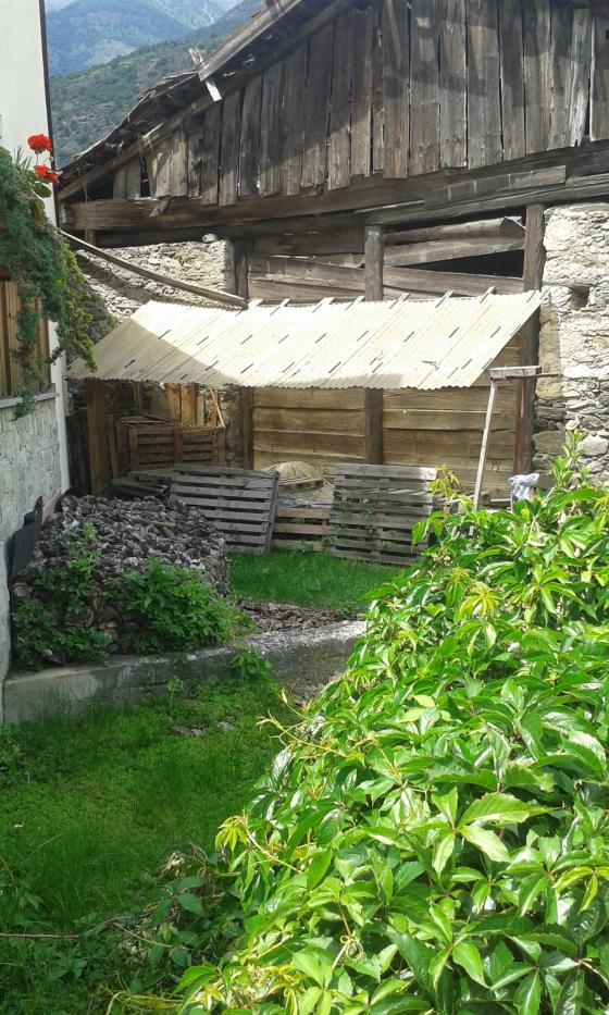 Wohnhaus mit Wirtschaftsgebäude und Grundfläche in Latsch zu verkaufen Wohnhaus mit Wirtschaftsgebäude und Grundfläche in Latsch zu verkaufen